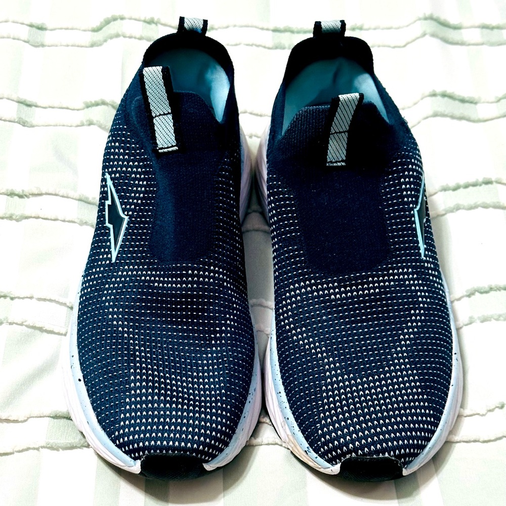 SOLD ON CROSSPOST.       Avia Blue Stretch Slip Ons, sz 6